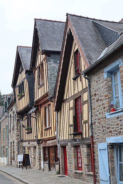 Maison, 13 Place du Marchix à Fougères