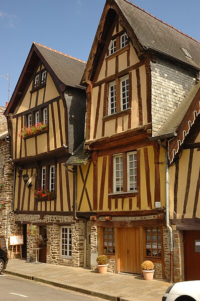 Maison, 13 Place du Marchix à Fougères