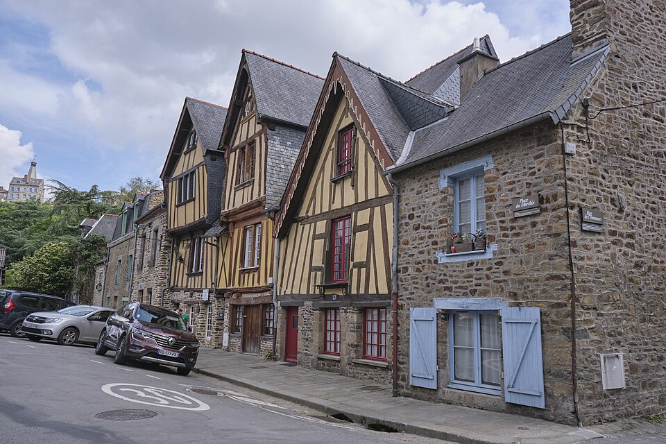 Maison, 13 Place du Marchix à Fougères