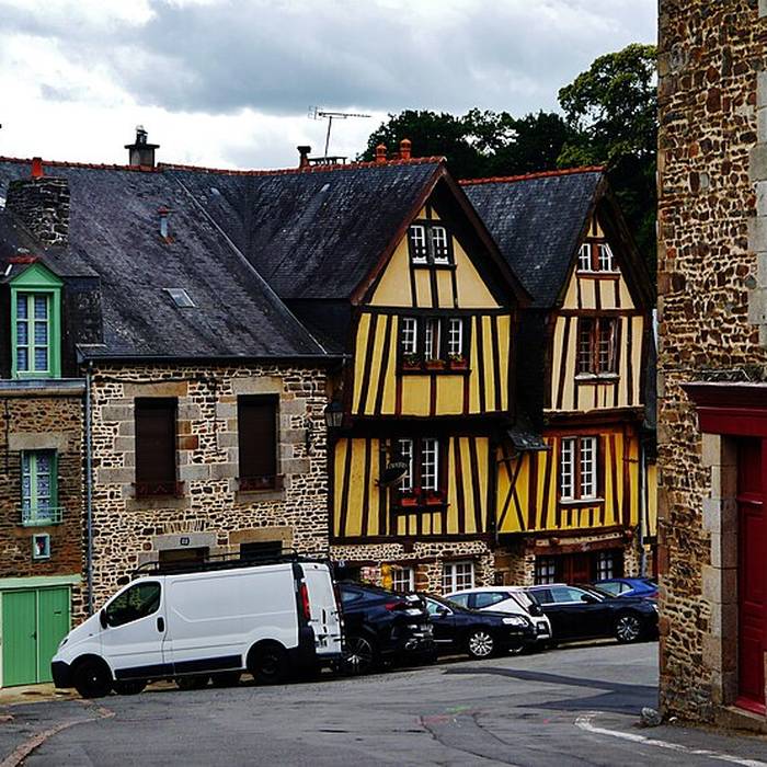 Photo de Maison, 13 Place du Marchix à Fougères