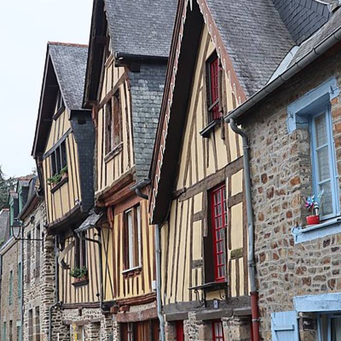 Photo de Maison, 13 Place du Marchix à Fougères