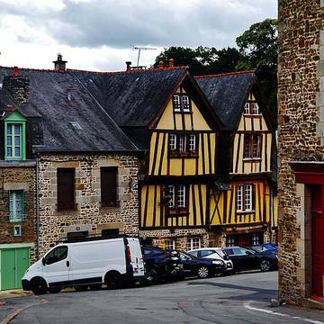 Maison, 13 Place du Marchix à Fougères