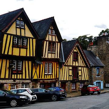 Maison, 13 Place du Marchix à Fougères