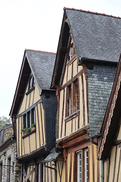 Maison, 15 Place du Marchix à Fougères