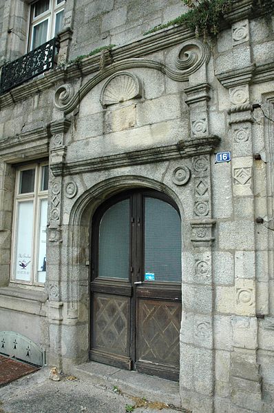 Maison, 16 Place Lamennais à Ploërmel
