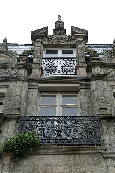Maison, 16 Place Lamennais à Ploërmel
