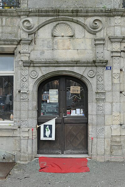 Maison, 16 Place Lamennais à Ploërmel
