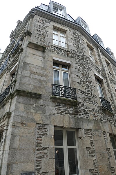 Maison, 16 Place Lamennais à Ploërmel