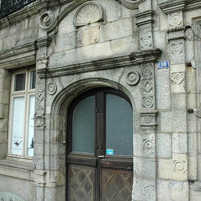 Photo de Maison, 16 Place Lamennais à Ploërmel