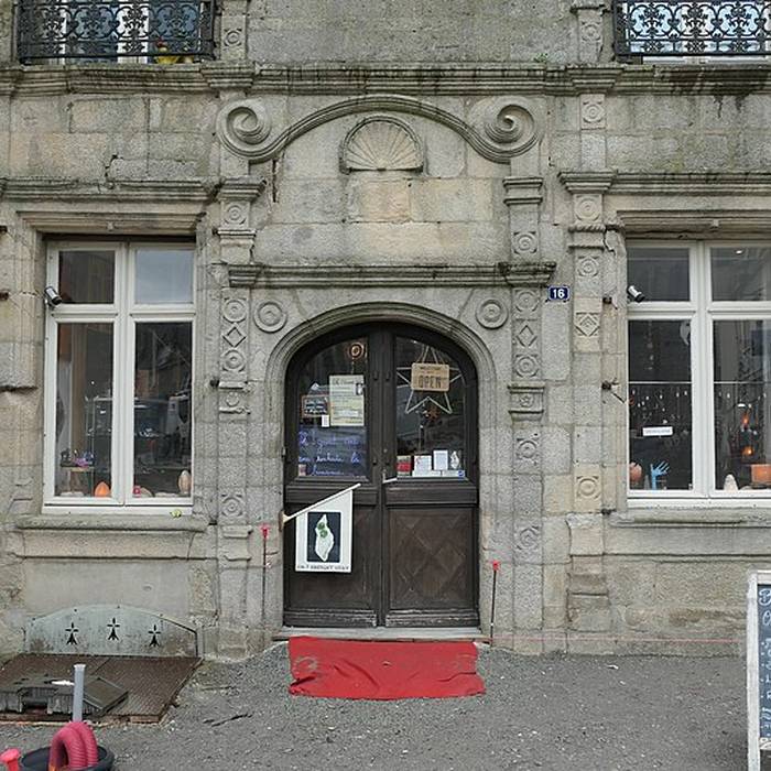 Photo de Maison, 16 Place Lamennais à Ploërmel