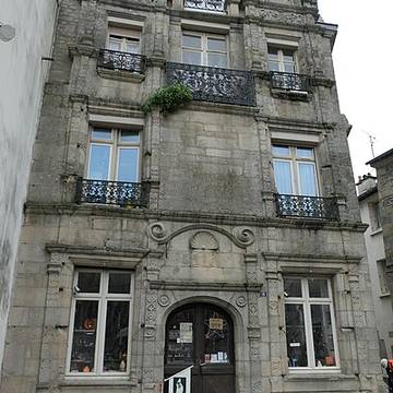 Maison, 16 Place Lamennais à Ploërmel