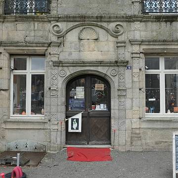 Maison, 16 Place Lamennais à Ploërmel