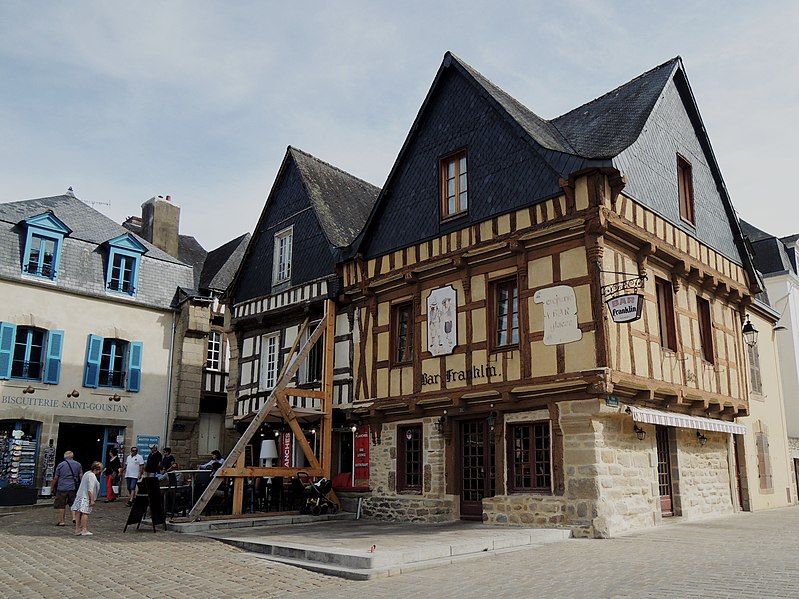 Maison, 19 Place Saint-Sauveur à Auray