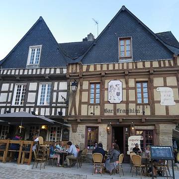 Maison, 19 Place Saint-Sauveur à Auray