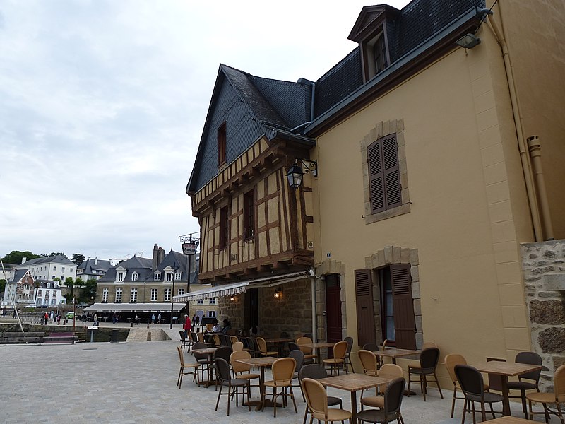 Maison, 21 Place Saint-Sauveur à Auray
