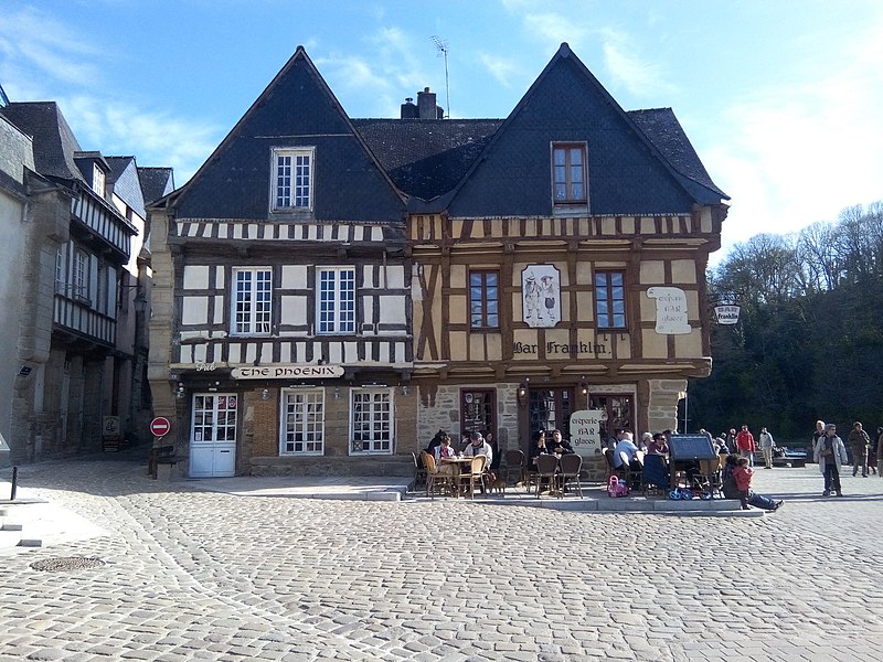 Maison, 21 Place Saint-Sauveur à Auray