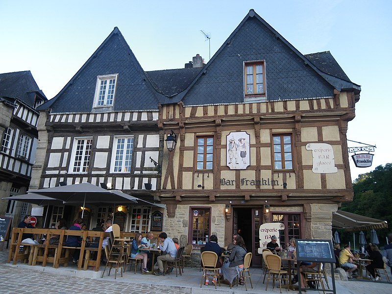 Maison, 21 Place Saint-Sauveur à Auray