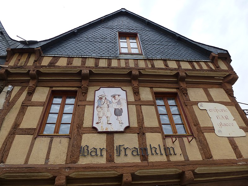 Maison, 21 Place Saint-Sauveur à Auray