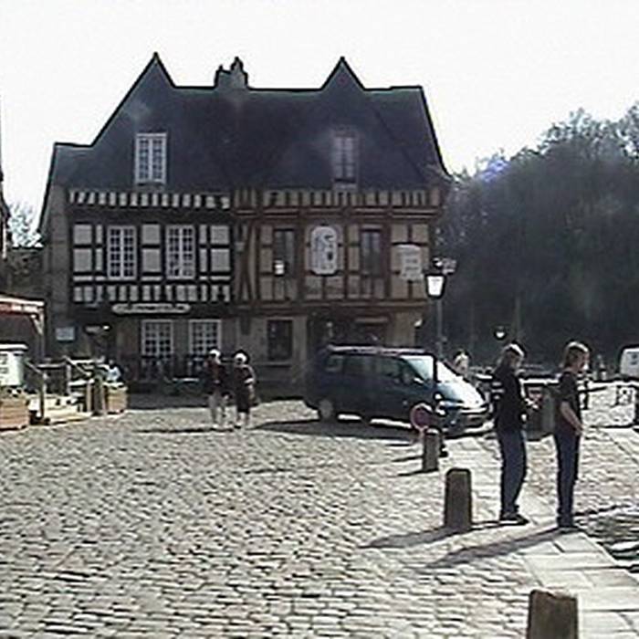 Photo de Maison, 21 Place Saint-Sauveur à Auray