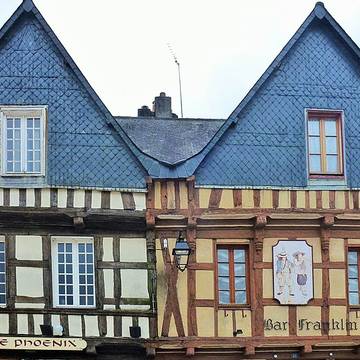 Maison, 21 Place Saint-Sauveur à Auray