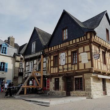 Maison, 21 Place Saint-Sauveur à Auray