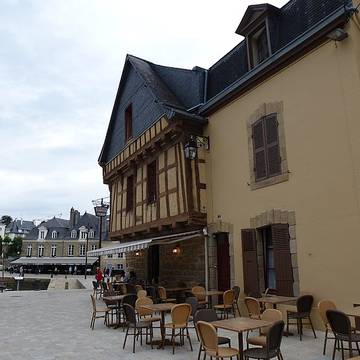 Maison, 21 Place Saint-Sauveur à Auray