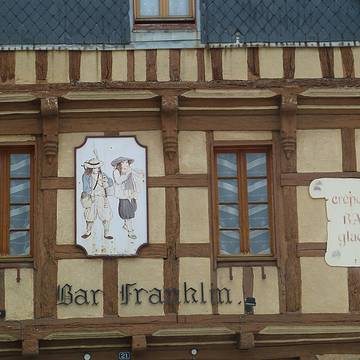 Maison, 21 Place Saint-Sauveur à Auray