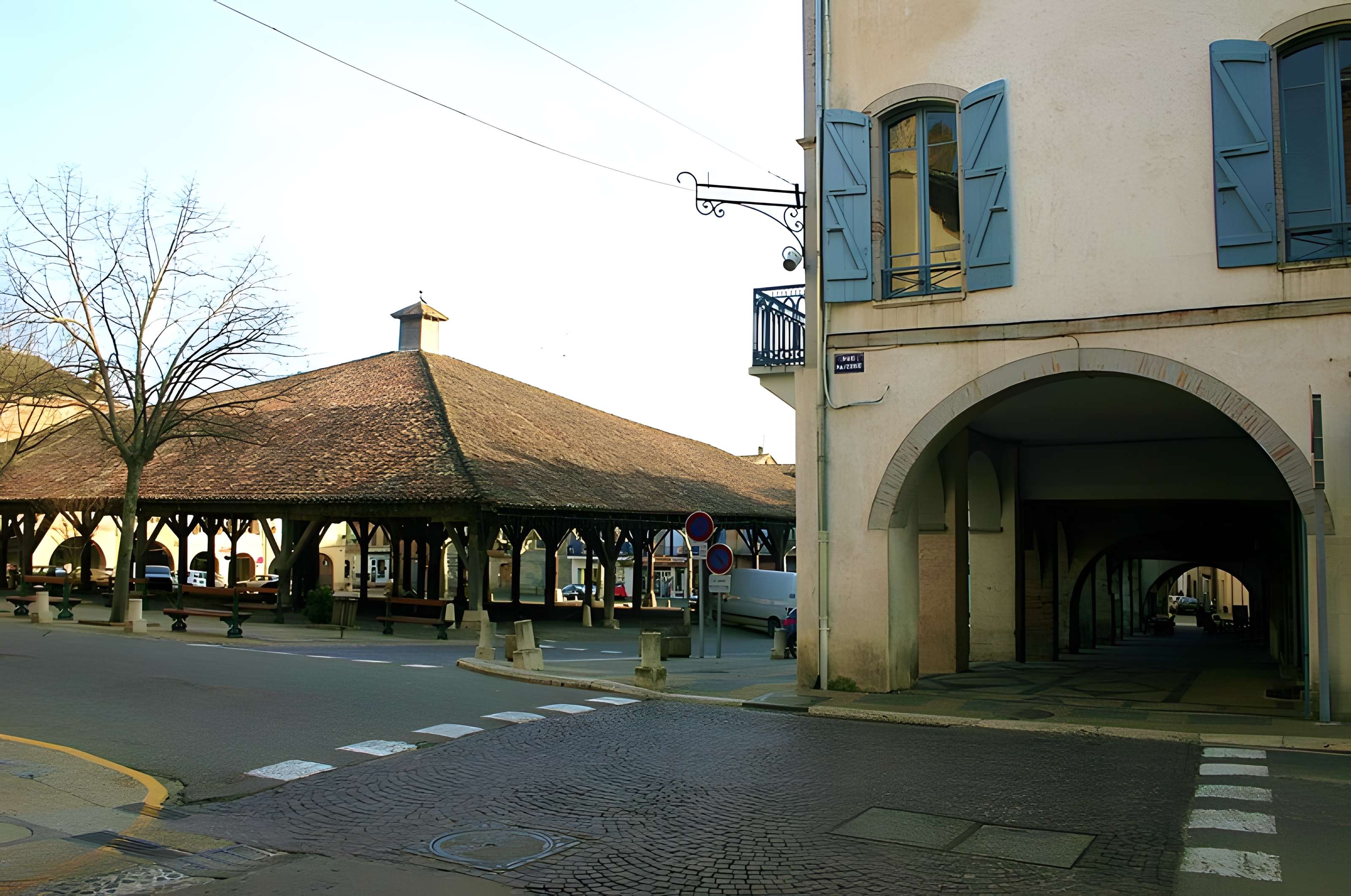 Halle de Beaumont-de-Lomagne