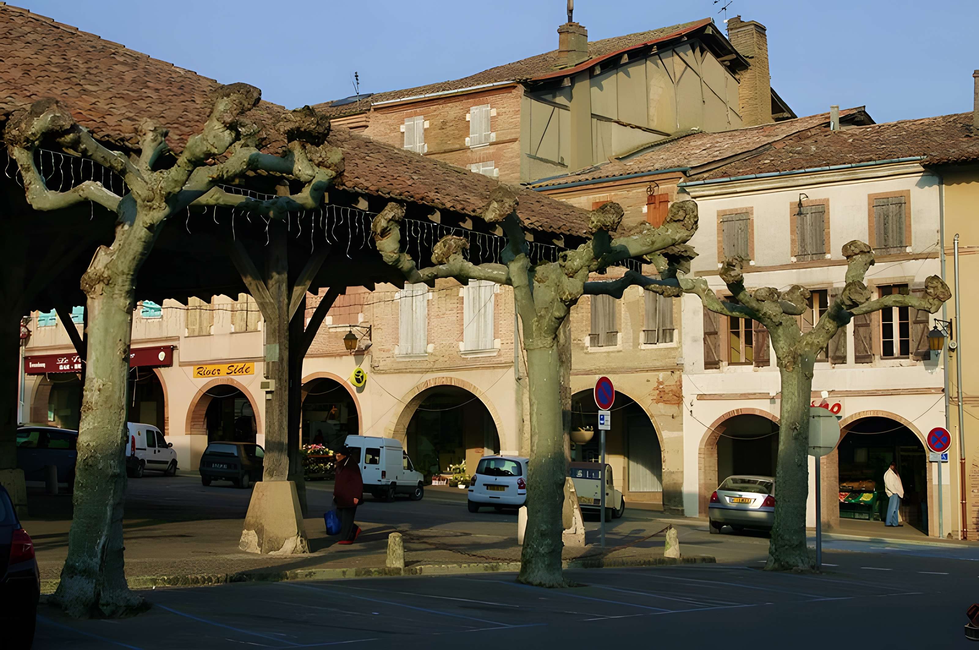 Halle de Beaumont-de-Lomagne