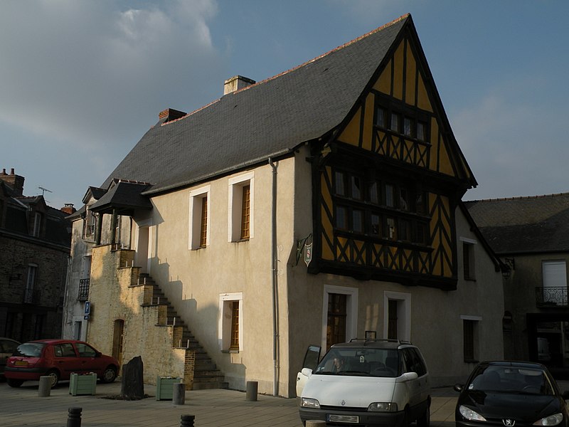 Maison, 25 Place de l'Église à Grand-Fougeray