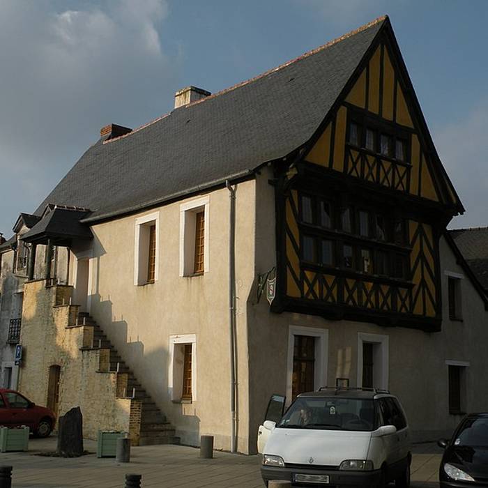 Photo de Maison, 25 Place de lÉglise à Grand-Fougeray