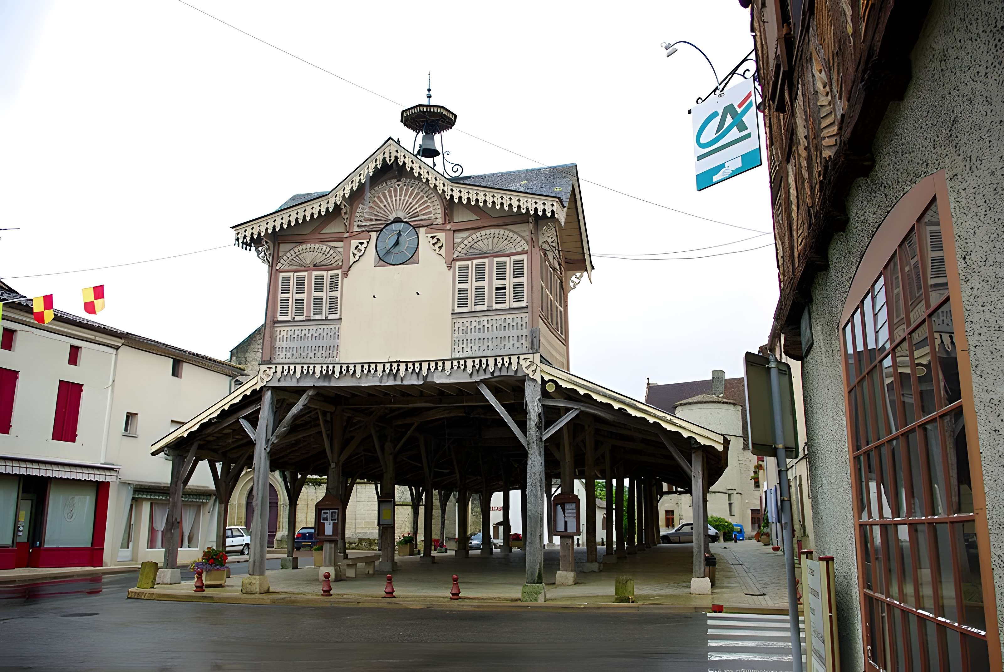 Halle de Gontaud-de-Nogaret