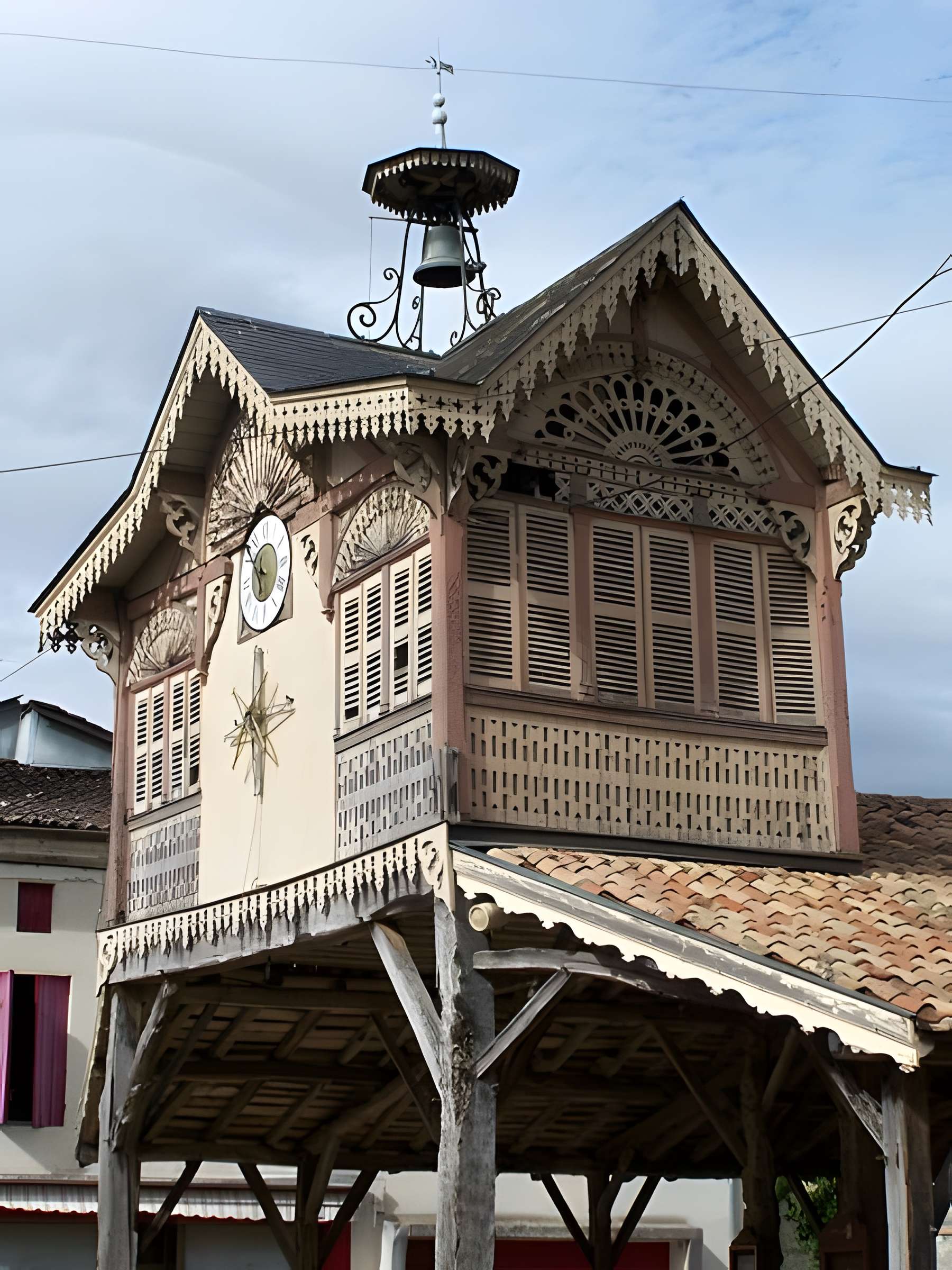 Halle de Gontaud-de-Nogaret