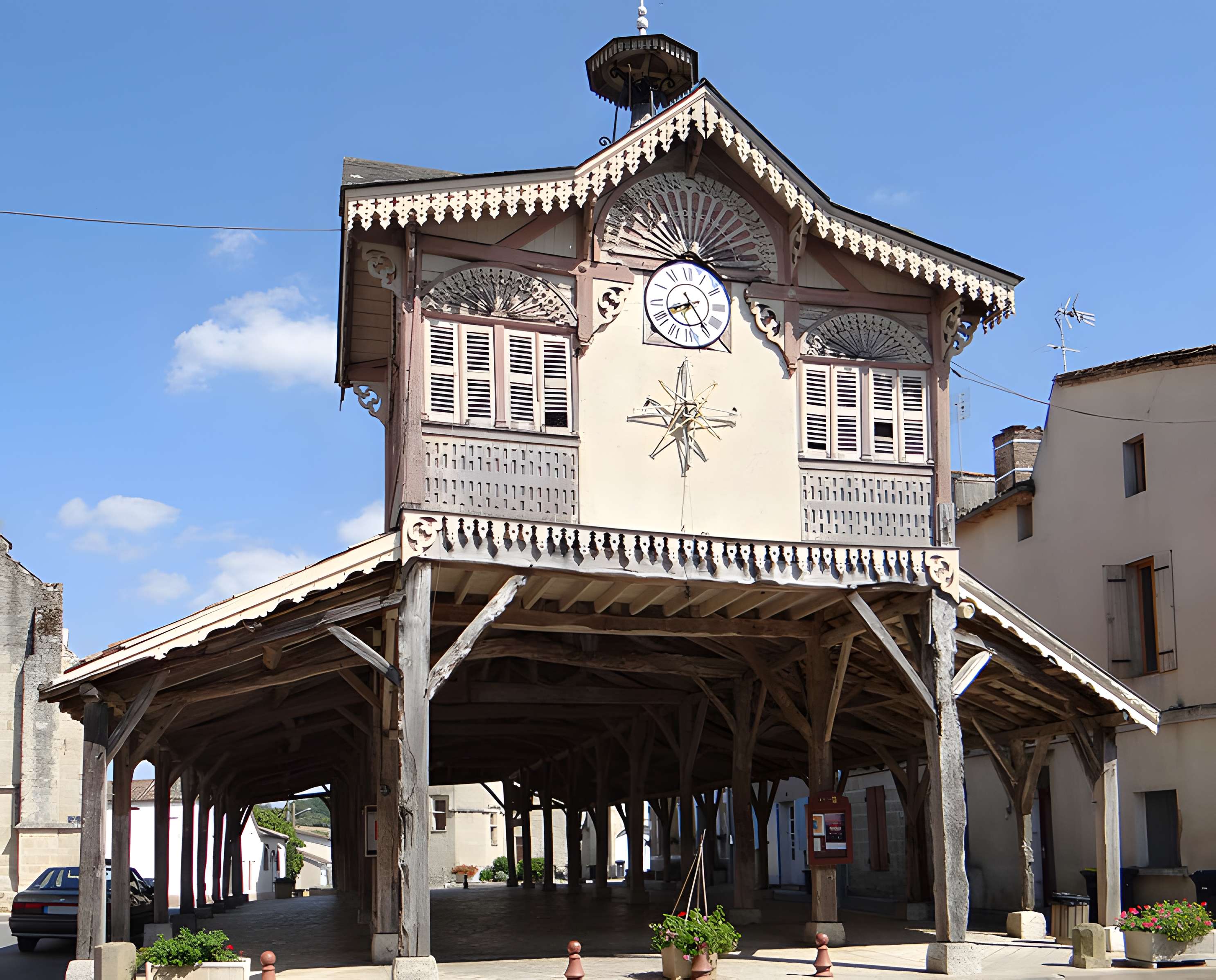 Halle de Gontaud-de-Nogaret