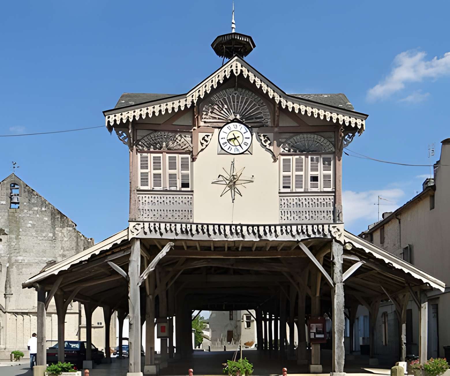 Halle de Gontaud-de-Nogaret 