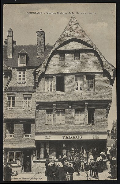 Maison, 48 Place du Centre à Guingamp