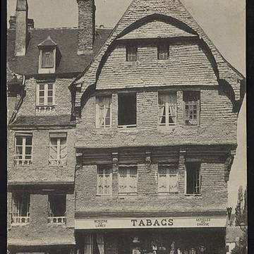 Maison, 48 Place du Centre à Guingamp