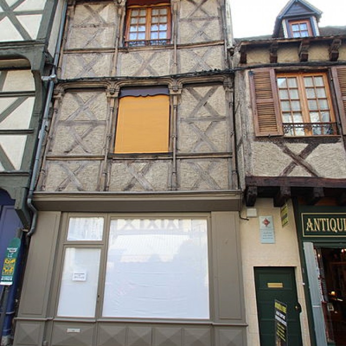 Photo de Maison, 5 place Saint-Pierre à Montluçon