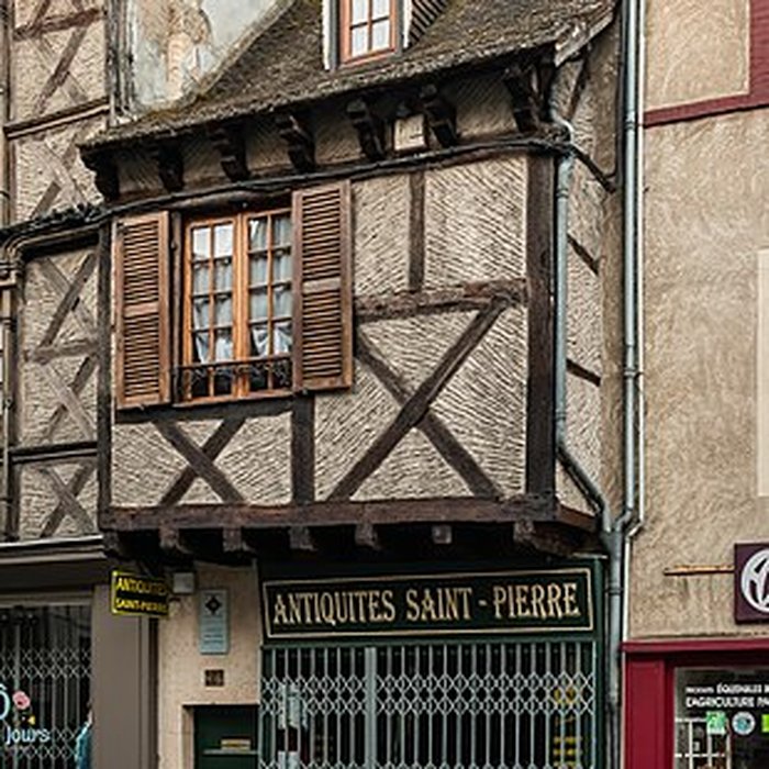 Photo de Maison, 5 place Saint-Pierre à Montluçon