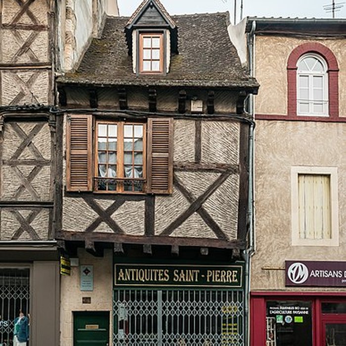 Photo de Maison, 5 place Saint-Pierre à Montluçon