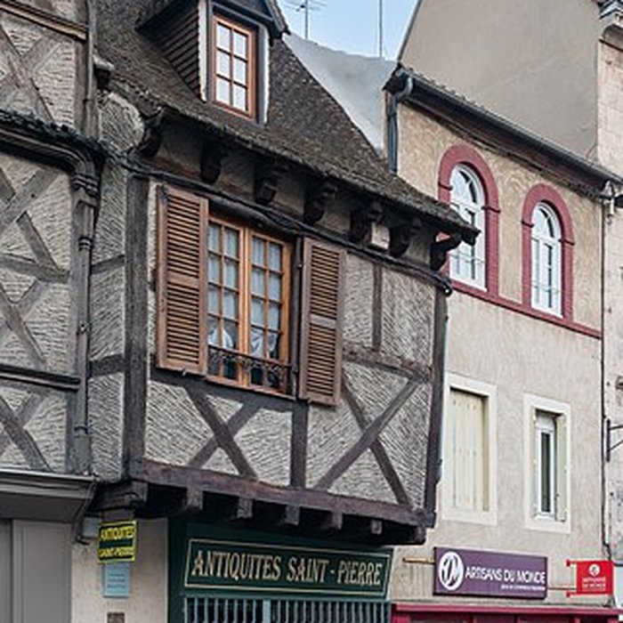 Photo de Maison, 5 place Saint-Pierre à Montluçon