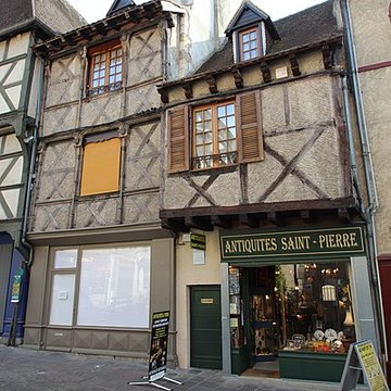 Maison, 5 place Saint-Pierre à Montluçon