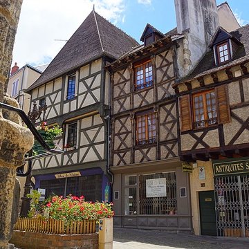 Maison, 5 place Saint-Pierre à Montluçon