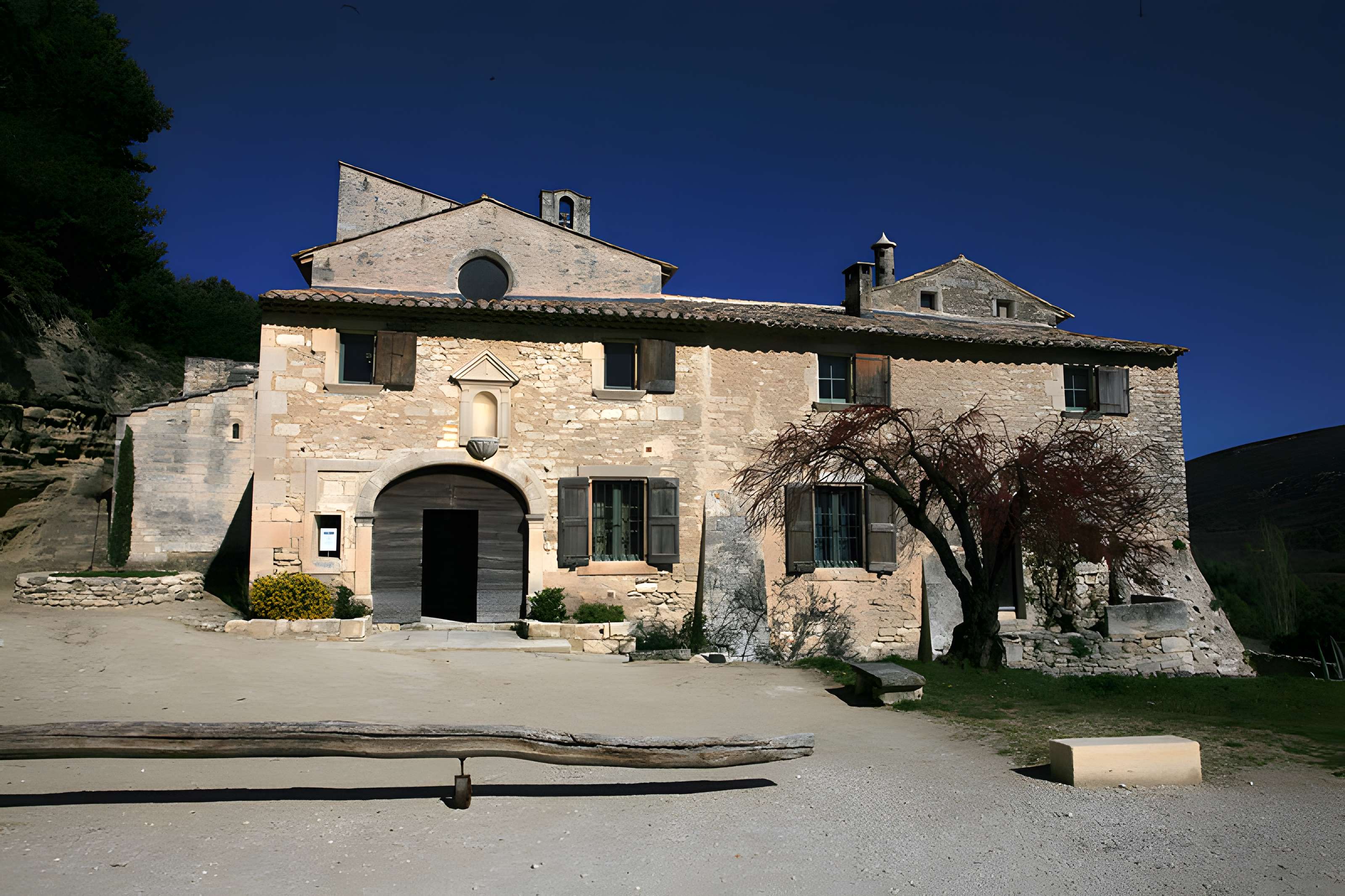 Abbaye Saint-Hilaire de Ménerbes