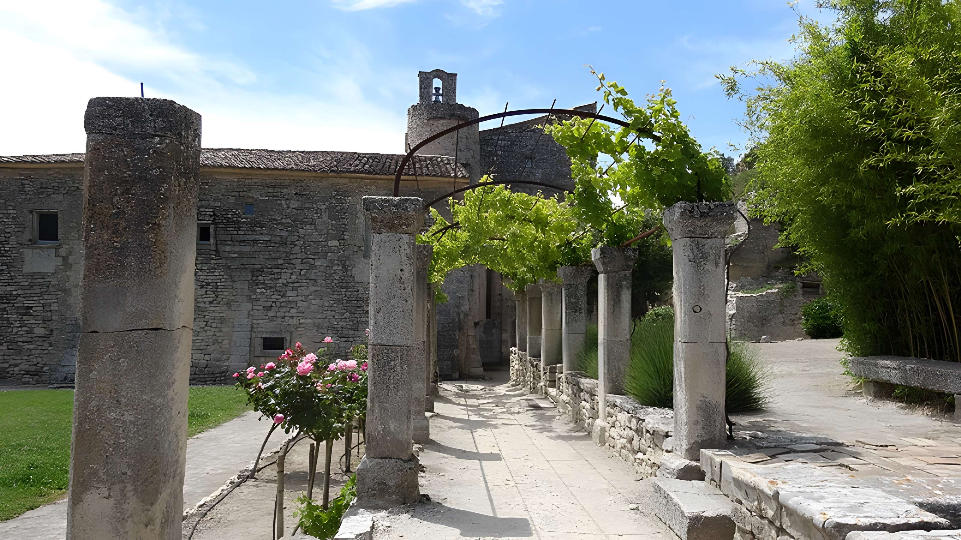 Abbaye Saint-Hilaire de Ménerbes