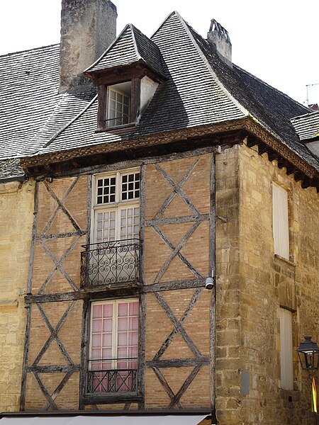 Maison, 6 Place du Peyrou à Sarlat-la-Canéda
