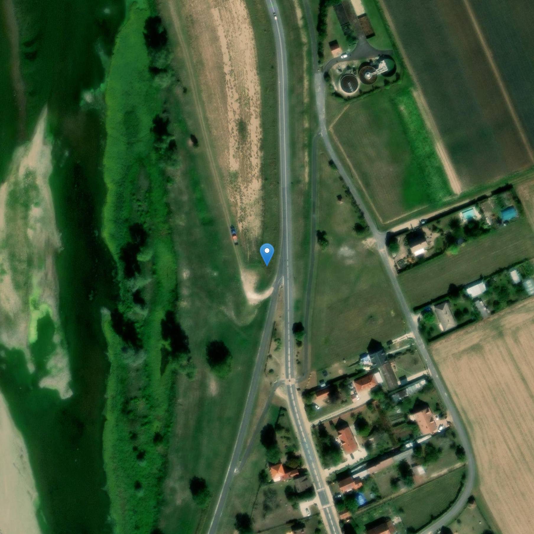 Photo de Maison, 8 Place de l'Université à Saint-Benoît-sur-Loire