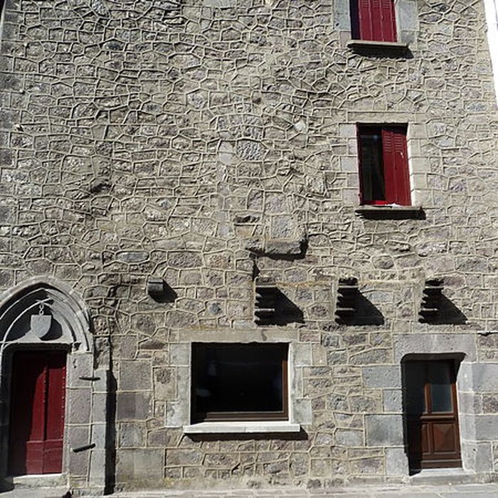 Photo de Maison, Place de la Pairie à Besse-et-Saint-Anastaise