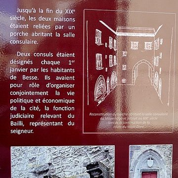 Maison, Place de la Pairie à Besse-et-Saint-Anastaise