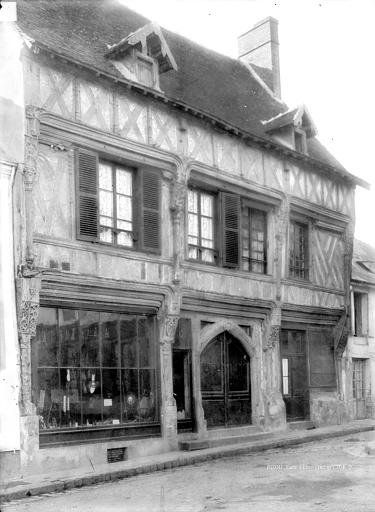 Maison, Place des Halles à Brou